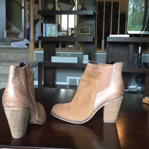 Never worn 6.5 ALDO BOOTS
